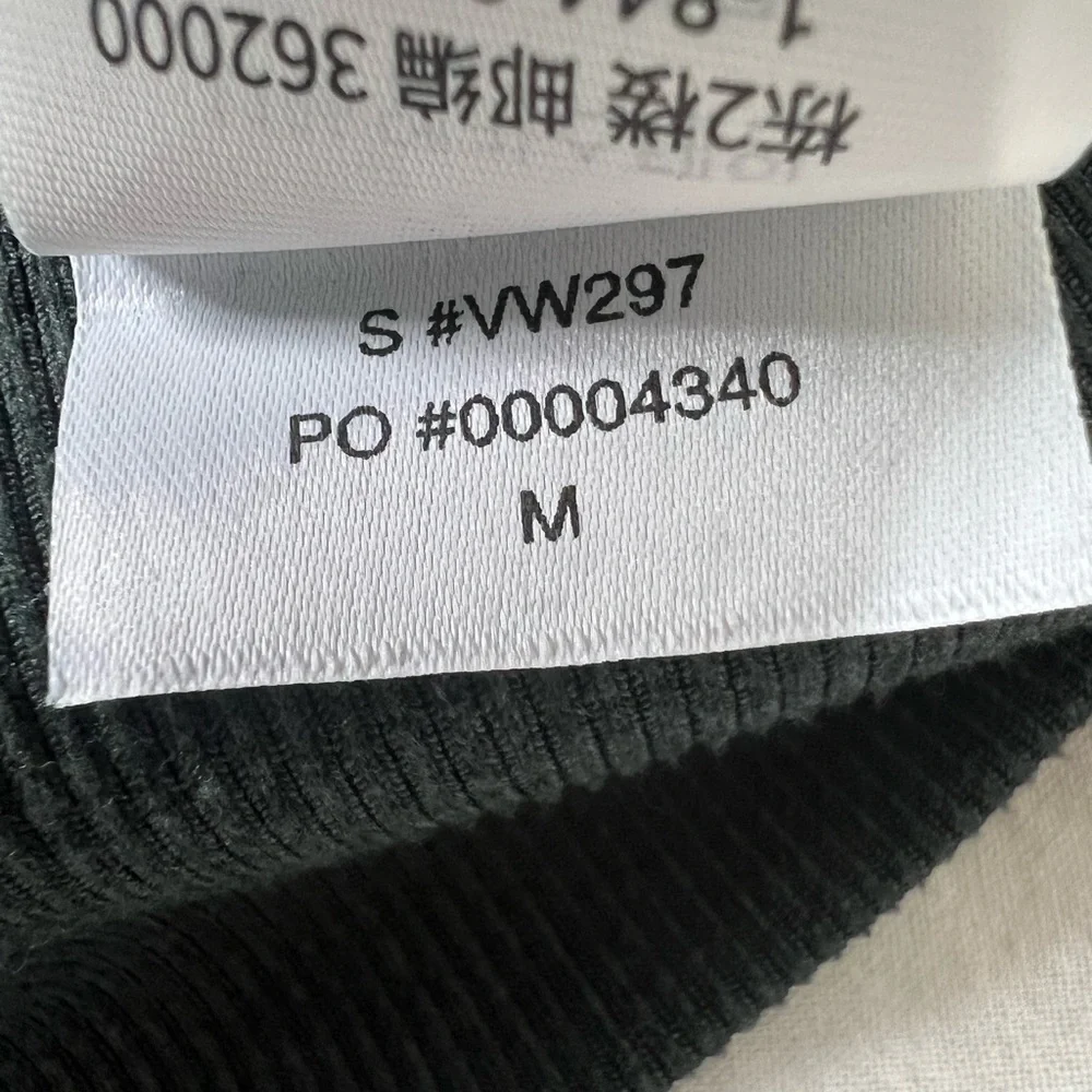 Vuori Halo Half Zip Cropped Hoodie - Picture 10 of 11
